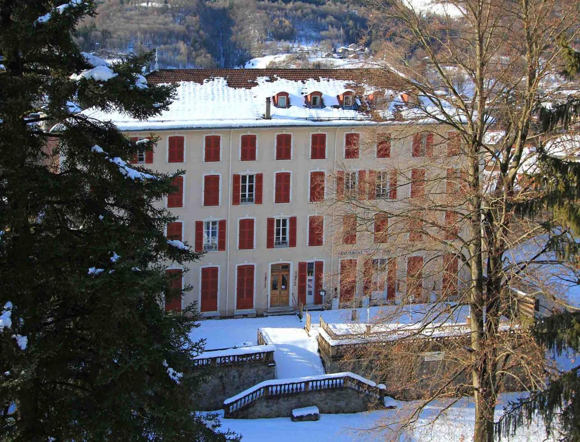 Homtel Le Parc Hotel Allevard Exterior photo